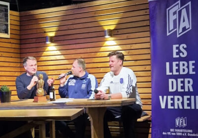 Der Löwenpudel präsentiert sich auf dem Fantalk